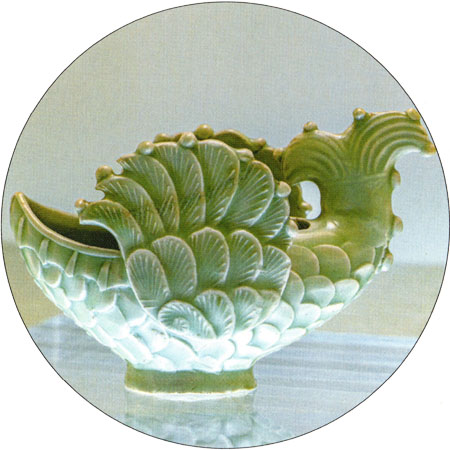 青瓷飞鱼形水盂